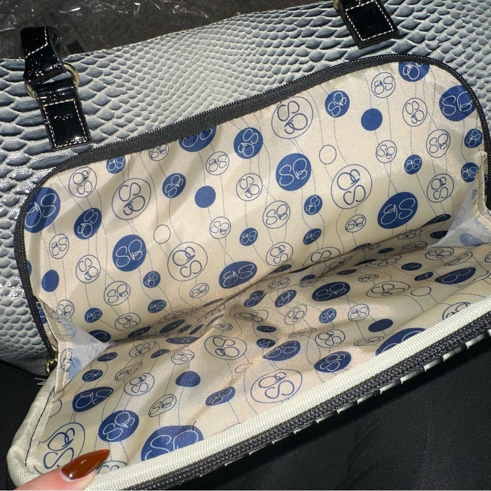 Samantha Brown Croco-Embossed Insulated Drop Bottom Tote - Picture 11 of 12